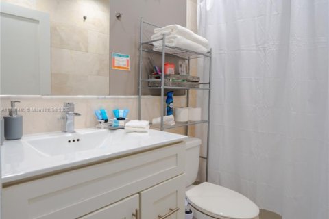 Casa en venta en Dania Beach, Florida, 3 dormitorios, 153.94 m2 № 1981884 - foto 16