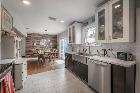 Villa ou maison à vendre à Tampa, Floride: 3 chambres, 119.84 m2 № 2120331 - photo 22