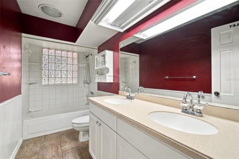 Casa en venta en Brandon, Florida, 3 dormitorios, 229.19 m2 № 2383403 - foto 11