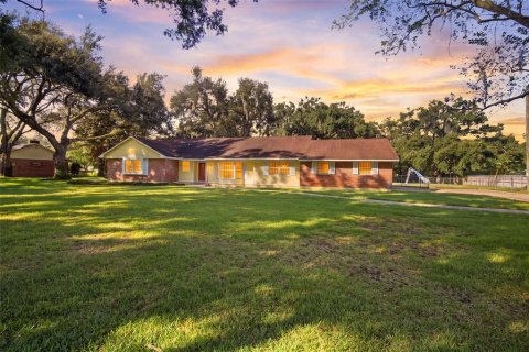 Casa en Brandon, Florida 3 dormitorios, 229.19 m2 № 2383403