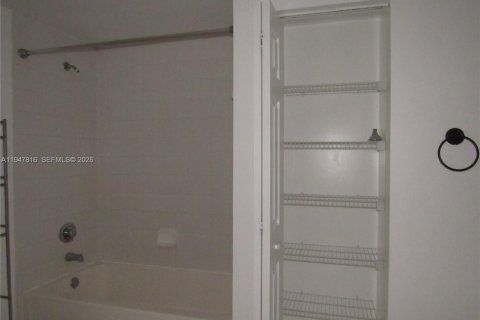 Снять в аренду кондоминиум в Мирамар, Флорида 3 спальни, 105.17м2, № 2003911 - фото 15