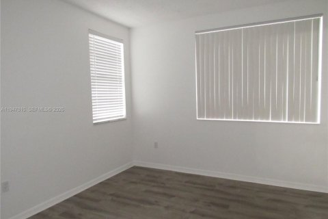 Снять в аренду кондоминиум в Мирамар, Флорида 3 спальни, 105.17м2, № 2003911 - фото 5