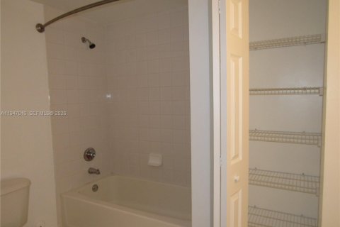 Снять в аренду кондоминиум в Мирамар, Флорида 3 спальни, 105.17м2, № 2003911 - фото 12