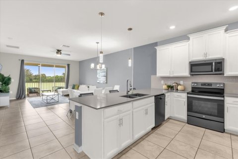 Townhouse in Davenport, Florida 3 bedrooms, 166.02 sq.m. № 1916402 - photo 13