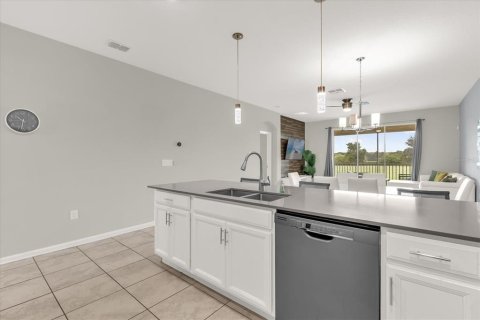 Townhouse in Davenport, Florida 3 bedrooms, 166.02 sq.m. № 1916402 - photo 17