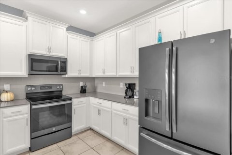 Townhouse in Davenport, Florida 3 bedrooms, 166.02 sq.m. № 1916402 - photo 15