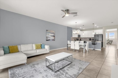 Townhouse in Davenport, Florida 3 bedrooms, 166.02 sq.m. № 1916402 - photo 8