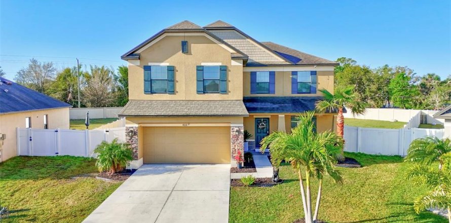 House in Palmetto, Florida 5 bedrooms, 284.28 sq.m. № 1630764