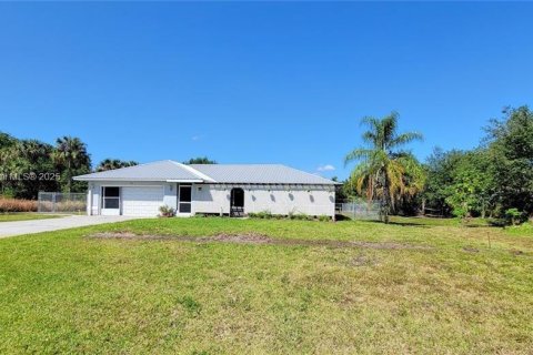 Casa en venta en LaBelle, Florida, 3 dormitorios, 145.3 m2 № 1783948 - foto 1
