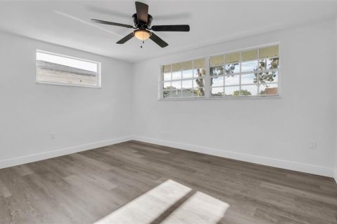 House in New Port Richey, Florida 3 bedrooms, 123.1 sq.m. № 1919460 - photo 17