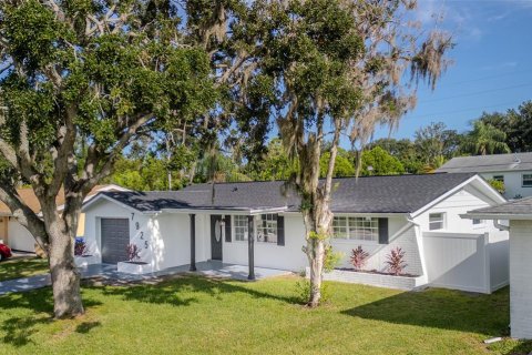 House in New Port Richey, Florida 3 bedrooms, 123.1 sq.m. № 1919460 - photo 2