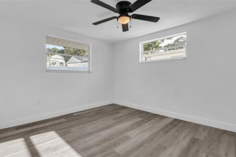 House in New Port Richey, Florida 3 bedrooms, 123.1 sq.m. № 1919460 - photo 14