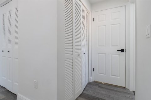 House in New Port Richey, Florida 3 bedrooms, 123.1 sq.m. № 1919460 - photo 30