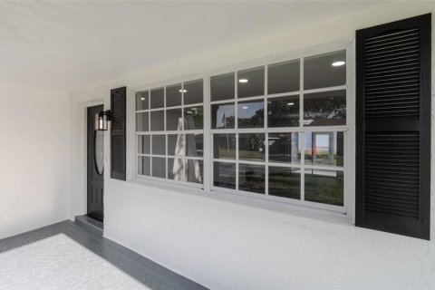House in New Port Richey, Florida 3 bedrooms, 123.1 sq.m. № 1919460 - photo 6