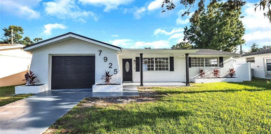 House in New Port Richey, Florida 3 bedrooms, 123.1 sq.m. № 1919460