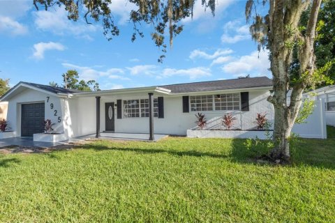 House in New Port Richey, Florida 3 bedrooms, 123.1 sq.m. № 1919460 - photo 4