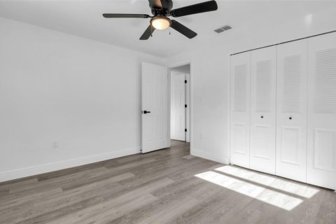 House in New Port Richey, Florida 3 bedrooms, 123.1 sq.m. № 1919460 - photo 15
