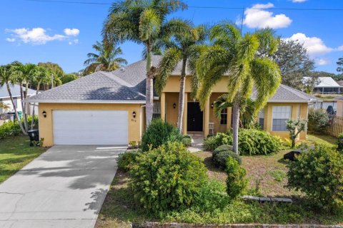 House in Port St. Lucie, Florida 5 bedrooms, 232.07 sq.m. № 2086976