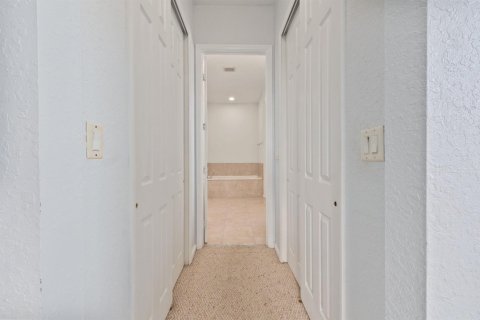 House in Port St. Lucie, Florida 5 bedrooms, 232.07 sq.m. № 2086976 - photo 28