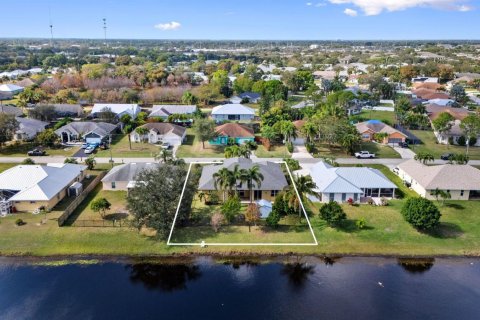House in Port St. Lucie, Florida 5 bedrooms, 232.07 sq.m. № 2086976 - photo 4