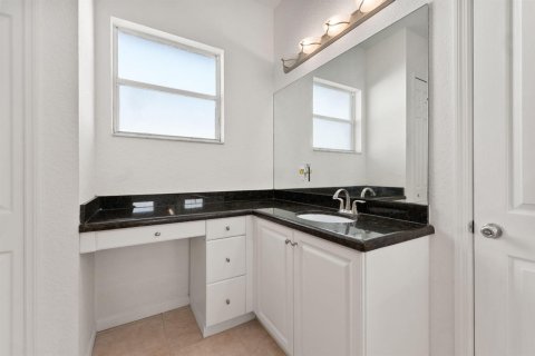 House in Port St. Lucie, Florida 5 bedrooms, 232.07 sq.m. № 2086976 - photo 30
