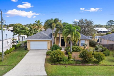 House in Port St. Lucie, Florida 5 bedrooms, 232.07 sq.m. № 2086976 - photo 6