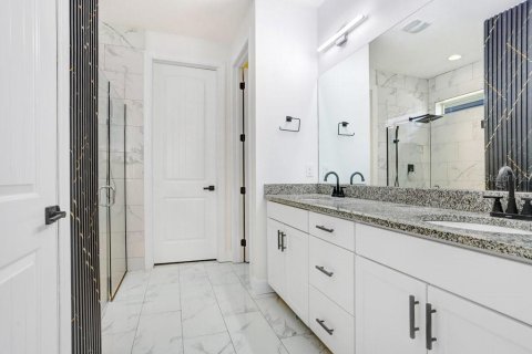 Купить виллу или дом в Ривервью, Флорида 6 комнат, 235.69м2, № 2138814 - фото 14