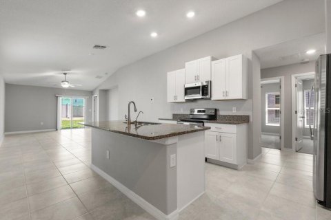 Villa ou maison à louer à Sun City Center, Floride: 3 chambres, 117.99 m2 № 2239177 - photo 4
