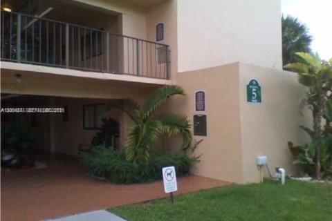 Condo in Miami, Florida, 3 bedrooms  № 2068995 - photo 2