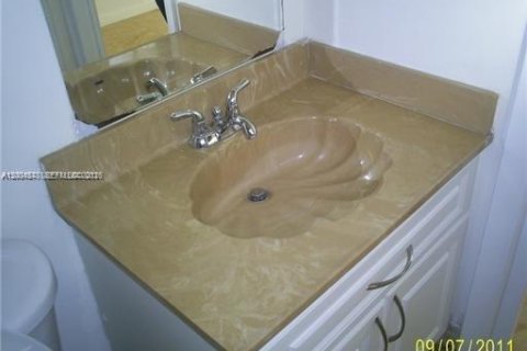 Condo in Miami, Florida, 3 bedrooms  № 2068995 - photo 12