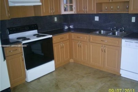 Condo in Miami, Florida, 3 bedrooms  № 2068995 - photo 9