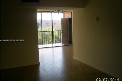 Condo in Miami, Florida, 3 bedrooms  № 2068995 - photo 7