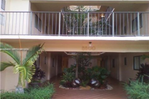 Condo in Miami, Florida, 3 bedrooms  № 2068995