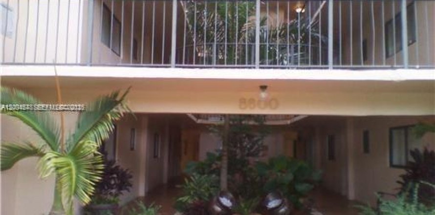 Condo in Miami, Florida, 3 bedrooms  № 2068995