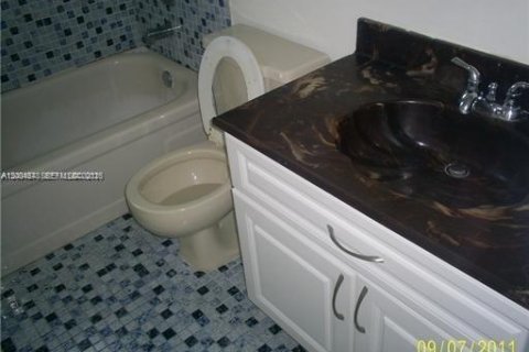 Condo in Miami, Florida, 3 bedrooms  № 2068995 - photo 11