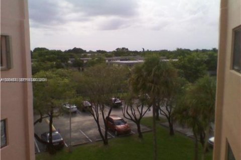 Condo in Miami, Florida, 3 bedrooms  № 2068995 - photo 5