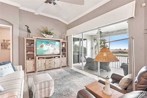 Condo in Sun City Center, Florida, 3 bedrooms № 2122595 - photo 8
