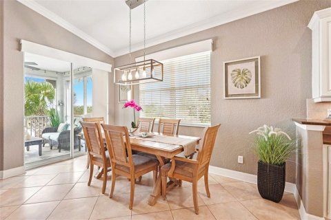 Condo in Sun City Center, Florida, 3 bedrooms № 2122595 - photo 9