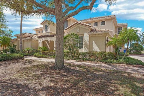 Condo in Sun City Center, Florida, 3 bedrooms № 2122595 - photo 2