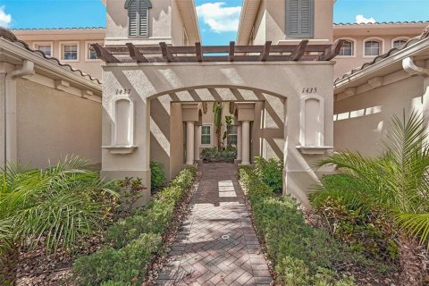 Condo in Sun City Center, Florida, 3 bedrooms № 2122595 - photo 3