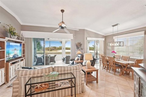 Condo in Sun City Center, Florida, 3 bedrooms № 2122595 - photo 6