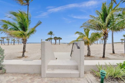 Купить кондоминиум в Форт-Лодердейл, Флорида 2 спальни, 117.43м2, № 2060833 - фото 26