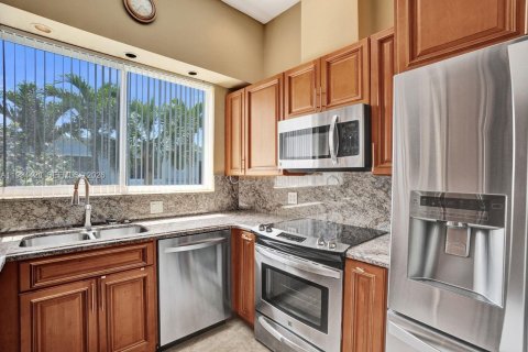 Купить кондоминиум в Форт-Лодердейл, Флорида 2 спальни, 117.43м2, № 2060833 - фото 17