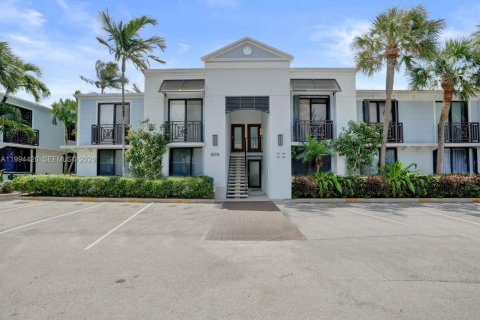 Кондоминиум с 2 спальнями в Форт-Лодердейл, Флорида № 2060833