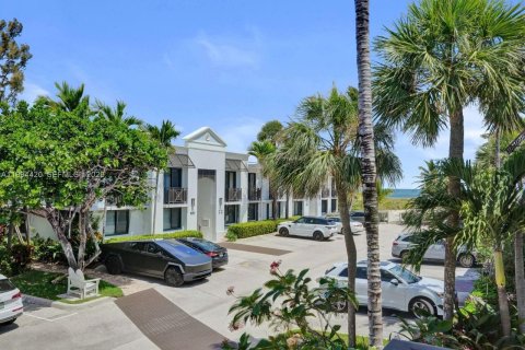 Купить кондоминиум в Форт-Лодердейл, Флорида 2 спальни, 117.43м2, № 2060833 - фото 25