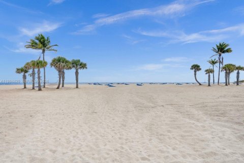 Купить кондоминиум в Форт-Лодердейл, Флорида 2 спальни, 117.43м2, № 2060833 - фото 28