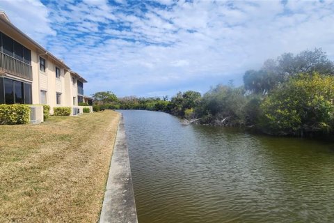 Condo in Venice, Florida, 2 bedrooms  № 2110849 - photo 13