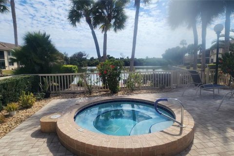 Condo in Venice, Florida, 2 bedrooms  № 2110849 - photo 17