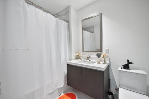Condo in Miami, Florida, 1 bedroom  № 1895319 - photo 8