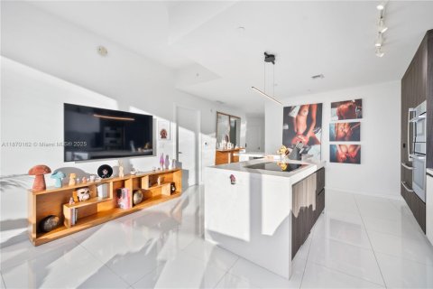 Condo in Miami, Florida, 1 bedroom  № 1895319 - photo 7